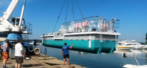 Спуск ПЗС на воду в яхт-клубе АкваЛэнд